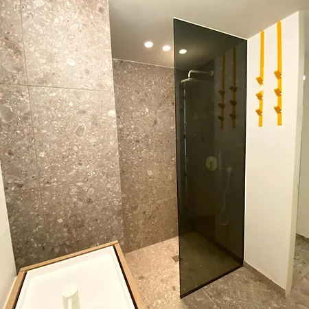 In Near The Ньивпорт