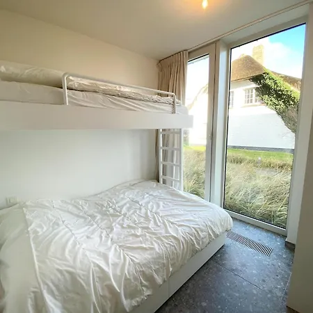 In Near The Ньивпорт